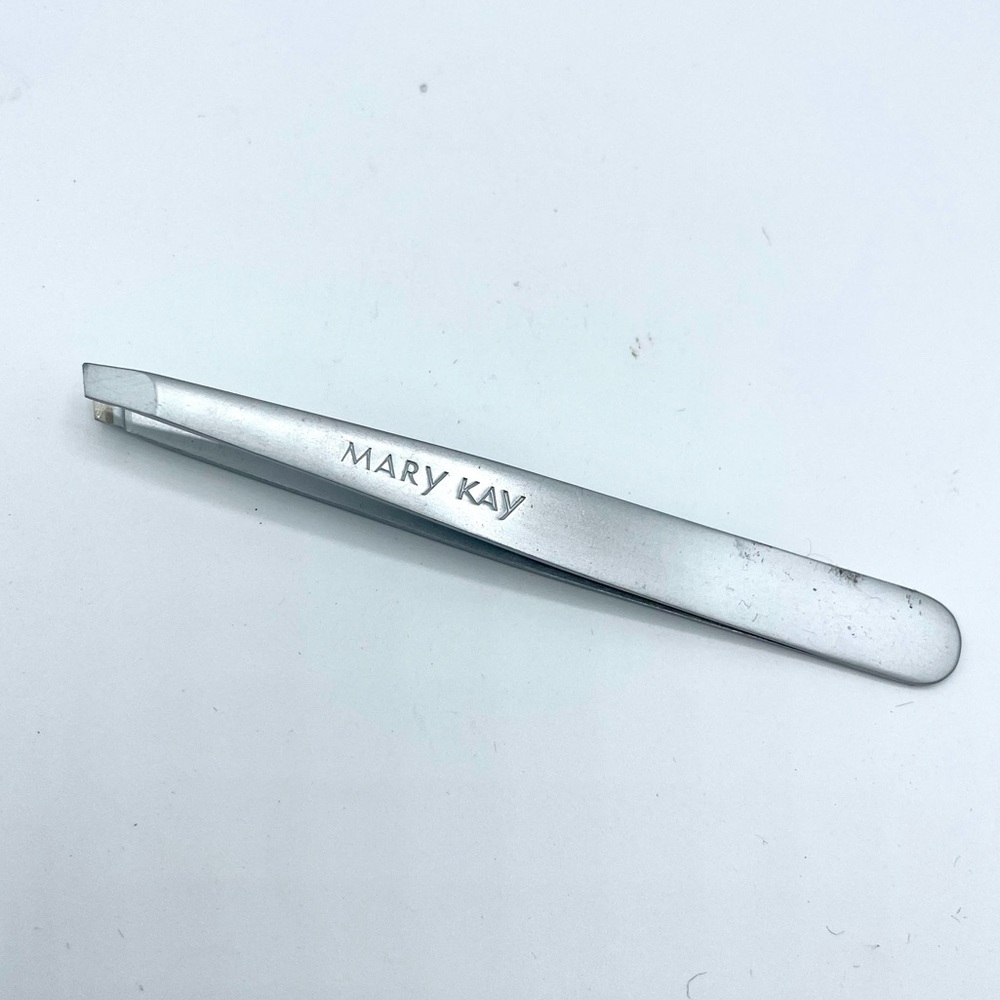 Mary Kay tweezer